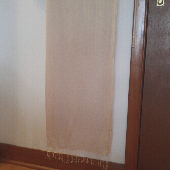 ⛔SOLD⛔FREE w$25purch. Vintage Silk Scarf Light Champagne - Picture 4 of 6
